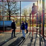 По проекту «Детский спорт» в Мамоново строится многофункциональная спортивная площадка