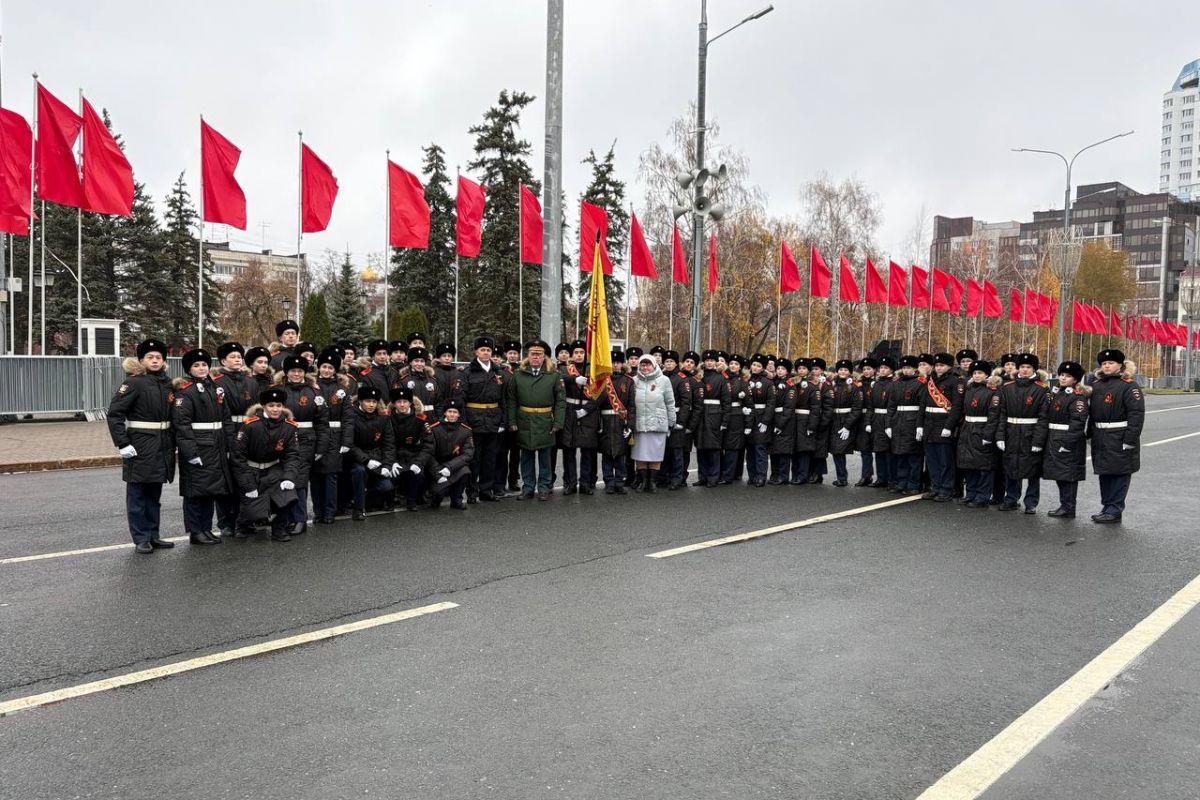 Чувашские кадеты приняли участие в юбилейном «Параде памяти» в Самаре