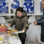 Ямальские парламентарии принимают участие в благотворительной акции «Коробка храбрости»