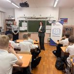 Елена Новицкая провела урок для учащихся владивостокской школы №11 в рамках «Доброй недели»