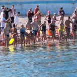 При поддержке «Единой России» в Севастополе провели соревнования по зимнему плаванию