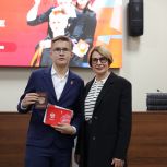 Елена Чечунова вручила паспорта граждан России юным активистам Движения Первых