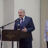 Леонид Черкесов вручил награды Госсовета Чувашии отличившимся сотрудникам МВД