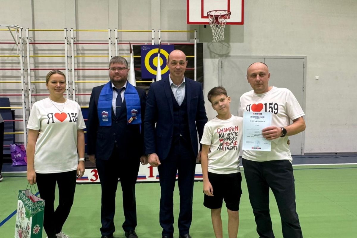 Активисты «Единой России» провели спортивный праздник «Папа, мама, я - спортивная семья»