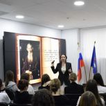 В Штабе общественной поддержки «Единой России» со старшеклассниками провели беседу о творчестве Владимира Даля