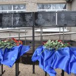 В двух школах Липецкой области «Единая Россия» открыла мемориальные доски бойцам СВО