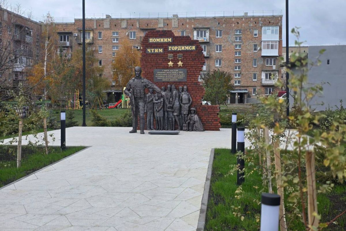 При поддержке депутата «Единой России» Вячеслава Сорокина в донецкой Волновахе открыт памятник Герою России