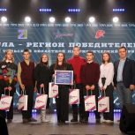 Олег Иванов наградил активную молодежь