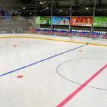 В Пойковском при поддержке «Единой России» обновили хоккейный корт