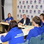 Александр Козловский встретился с молодогвардейцами накануне юбилея организации