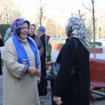 В Грозном партия «Единая Россия» организовала поздравления женщин с Днем матери