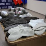 Активистки «Женского движения Единой России» связали тёплые носки для участников СВО