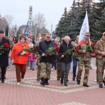 Концерты, шахматные турниры, раздача лент триколор: «Единая Россия» проводит праздничные мероприятия в День народного единства