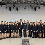 В Хабаровске «Единая Россия» провела для школьников «Разговоры о важном» с бойцами СВО