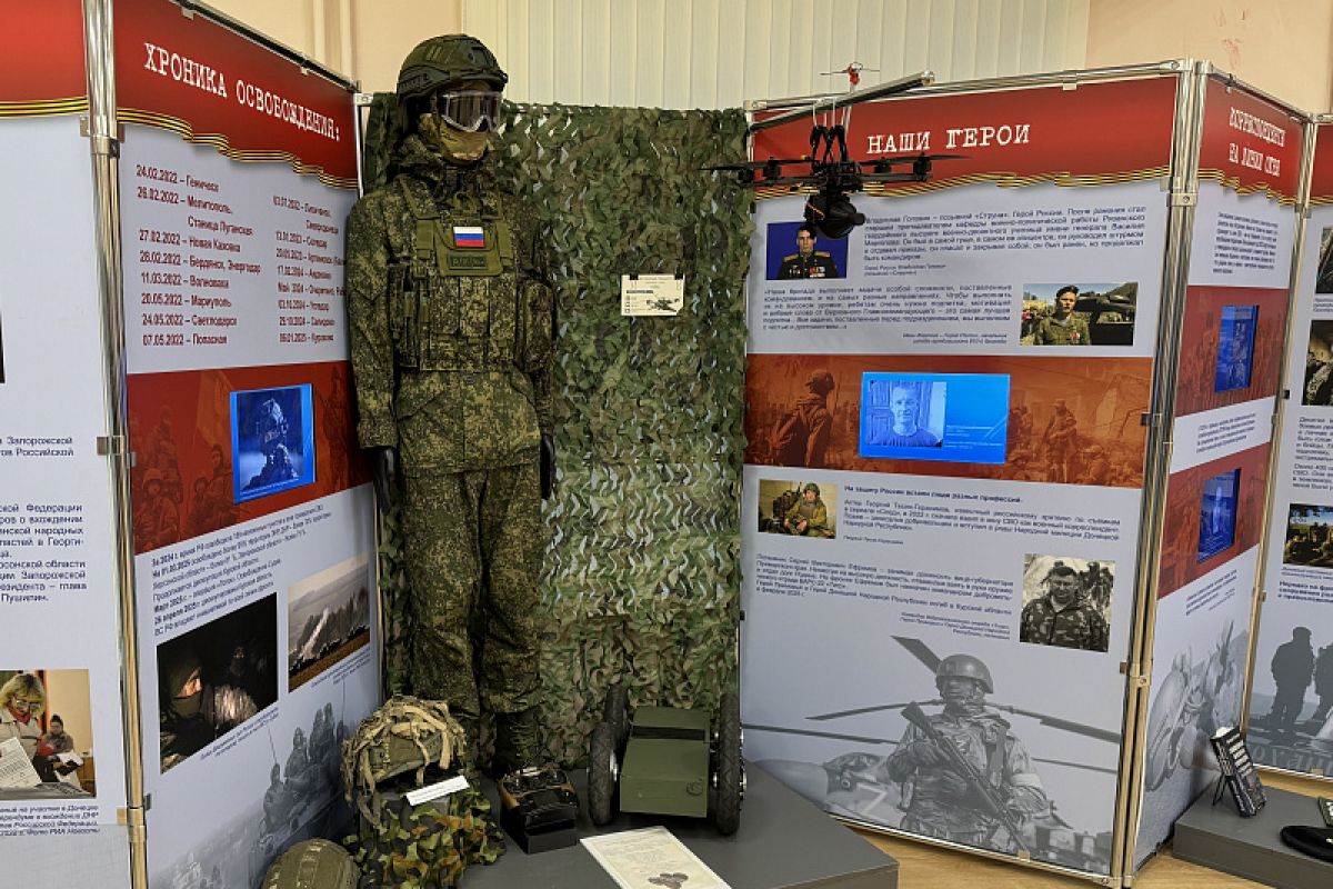 В Архангельске открылась выставка «Чужие и СВОи. Обличия и лица»