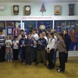 «Единая Россия» Матвеево-Курганского района устроила для семей участников СВО поход в краеведческий музей