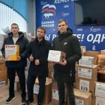 Автомобили, спецтехника, тёплые вещи и письма: «Единая Россия» сплотила депутатов, предпринимателей и волонтёров для помощи защитникам Отечества