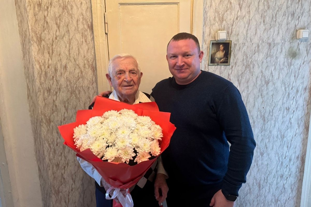 Труженика тыла Великой Отечественной войны поздравили с юбилеем