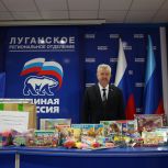 Депутат Госдумы Виктор Водолацкий наполнил игрушками «Коробку храбрости»