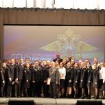 «Единая Россия» поздравила сотрудников полиции Нязепетровска с профессиональным праздником