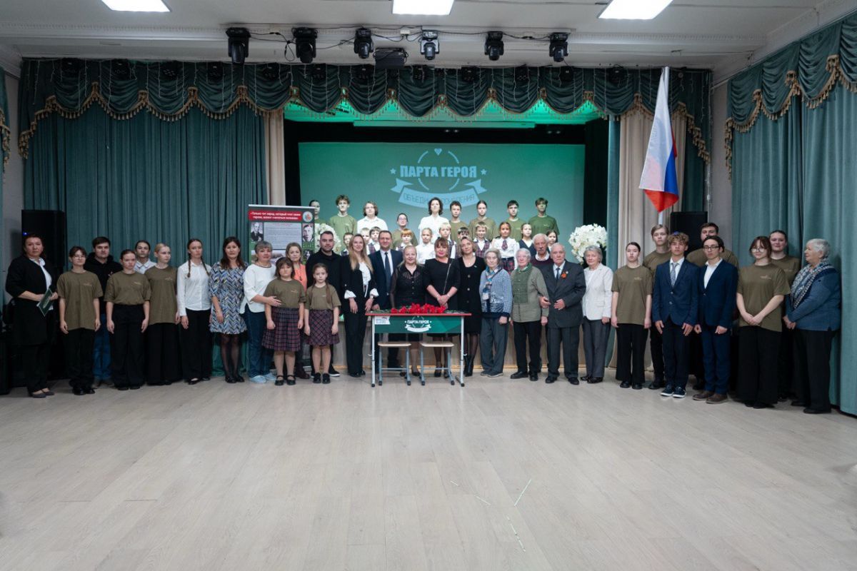 В Приморском районе Санкт-Петербурга «Единая Россия» установила именную парту в честь Героя Советского Союза