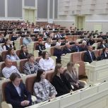 Урок, посвящённый 105-летию государственности Удмуртии, 80-летию Великой Победы и 30-летию Госсовета, объединил около 200 юных жителей республики
