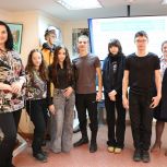 Кемеровские единороссы рассказали школьникам о выборе профессии