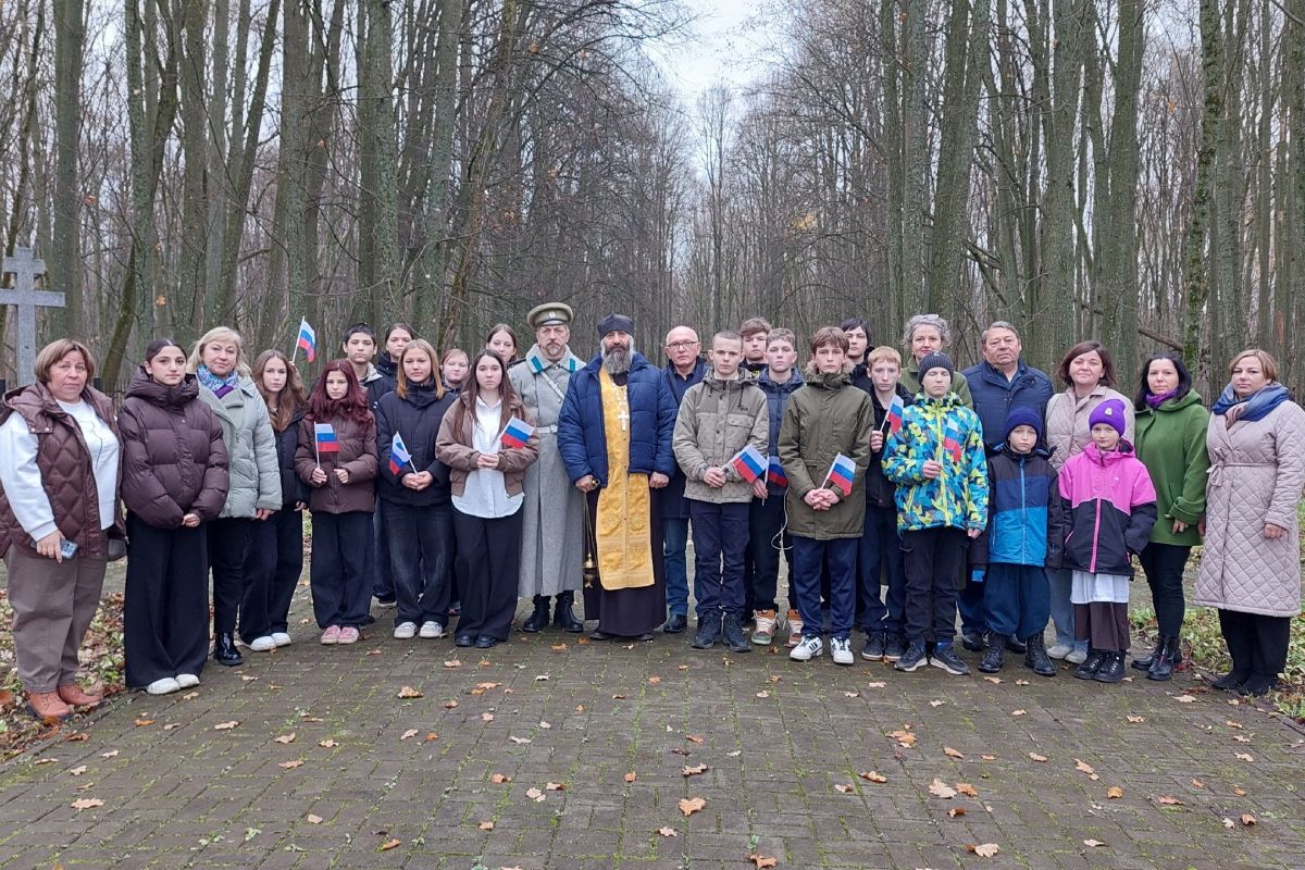 В Нестеровском районе единороссы почтили память русских солдат, павших в ходе Первой мировой войны