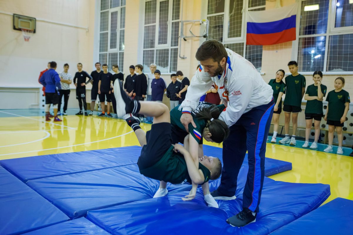 В посёлке Красное состоялся мастер-класс по самбо