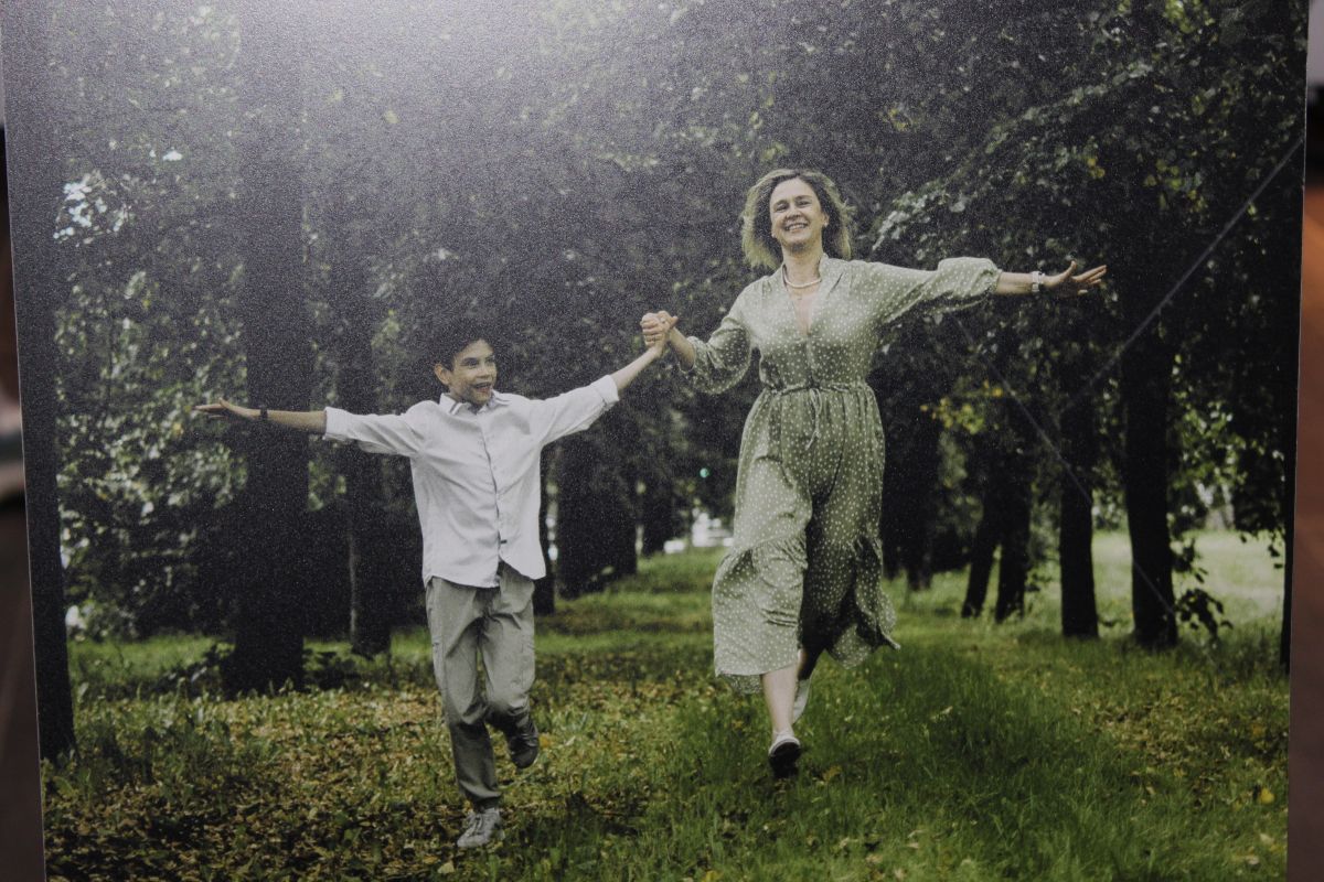 В Челябинске открылась фотовыставка, посвященная матерям, воспитывающим особенных детей