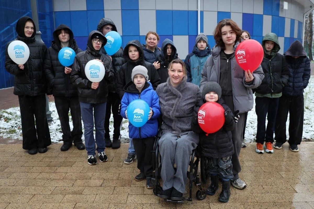 «Единая Россия» организовала для детей с ОВЗ поход в дельфинарий Нижнего Новгорода