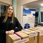 Маскировочные сети, тактические браслеты и тёплые вещи: единороссы Югры формируют посылки для участников СВО