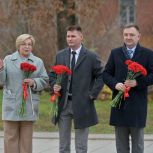 Елена Симонова представила проект «Листья Памяти» первому замминистра Просвещения РФ