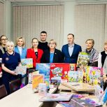 Наборы для творчества, развивающие игры, пазлы, фломастеры: «Единая Россия» собирает «Коробки храбрости» по всей стране