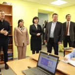 Эжер Ялбаков осмотрел обновленные здания детского сада в Чемале и школы в Аюле