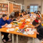 «Единая Россия» организовала в Когалыме мастер-класс по рисованию для детей с ОВЗ