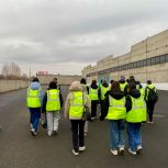 В рамках федерального партпроекта «Моя карьера с Единой Россией» в преддверии Дня народного единства Магнитогорский центр занятости населения организовал профтур для учеников 10 класса средней школы № 32 в трамвайное депо