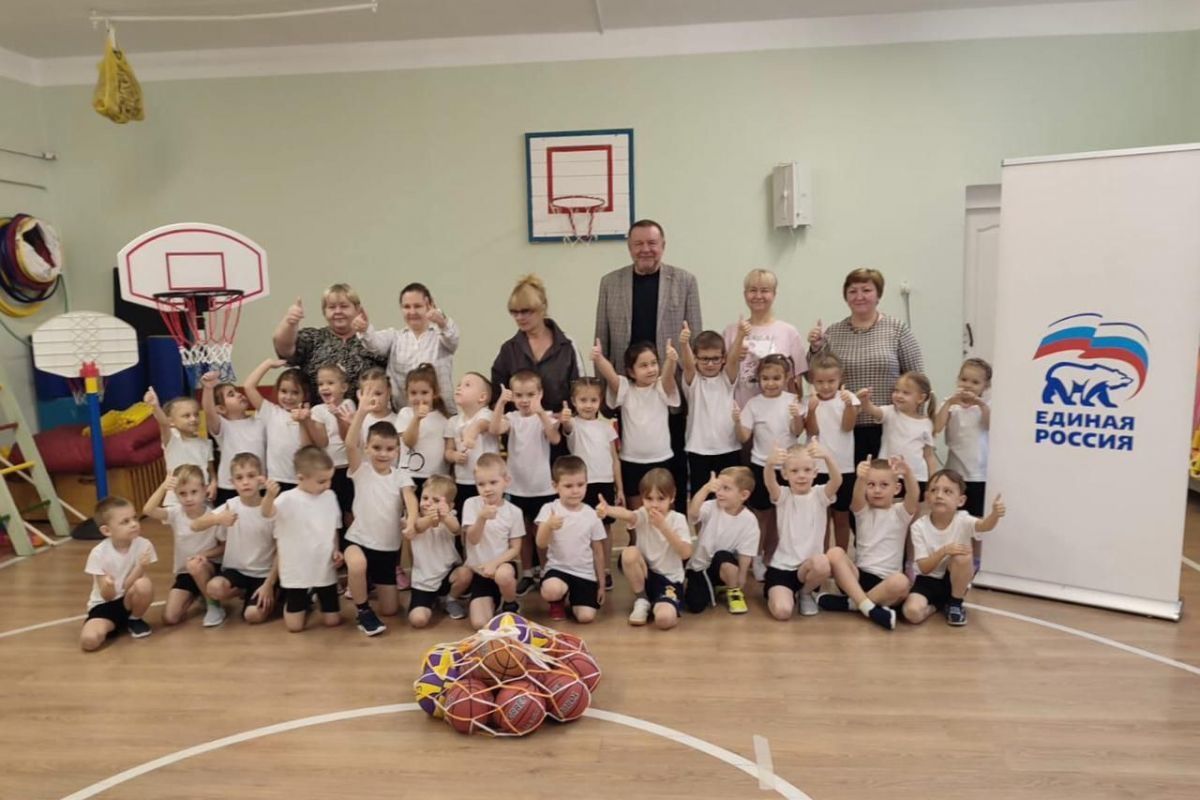 Депутат Смоленской облдумы от «Единой России» передал детскому саду в Десногорске новый спортинвентарь