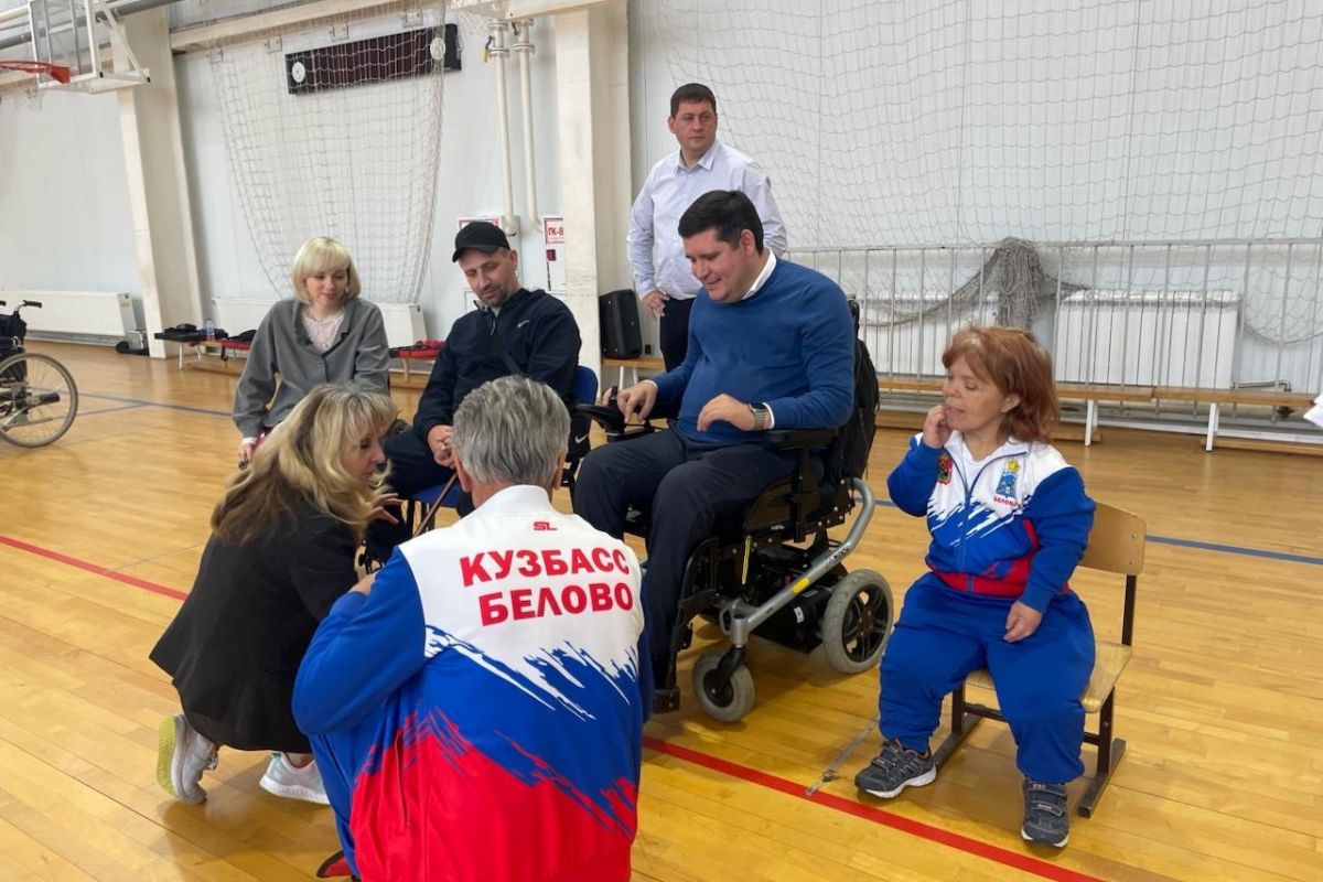 Депутат Госдумы оценил инклюзивный спорткомплекс в Белово для ветеранов СВО