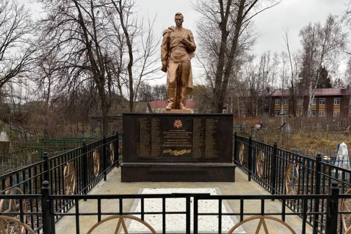 В Комаричском районе завершена реконструкция мемориального комплекса