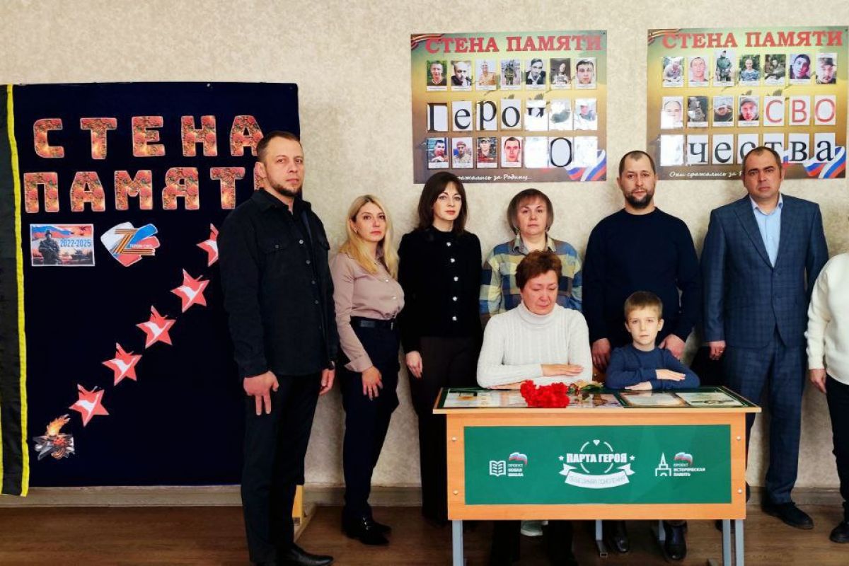 В Лозовской школе открыли Парту Героя в память об участнике СВО Вячеславе Губайдуллине