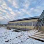 В рамках ведомственного проекта «Общереспубликанское движение добрых дел «Моя Якутия XXI веке» и государственной программы «Комплексное развитие сельских территорий» завершается строительство новой школы на 60 мест в селе Ючюгей Оймяконского района