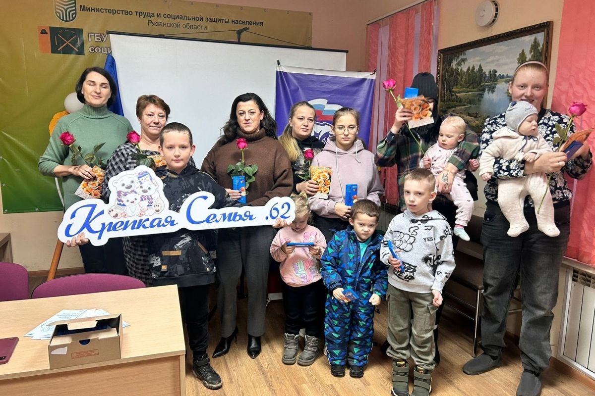 Надежда Дергунова поздравила матерей Кадомского района с приближающимся Днем матери