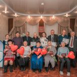 В рамках федерального партпроекта «Единой России» «Крепкая семья» в Октябрьском районном отделе ЗАГС состоялось торжественное вручение знаков отличия «Семейное счастье» пяти парам, прожившим вместе более полувека