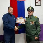 Депутату из Сатки передали благодарность от командира воинской части