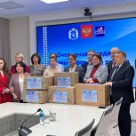Пуровчане передали новогодние подарки в детский дом Мариуполя