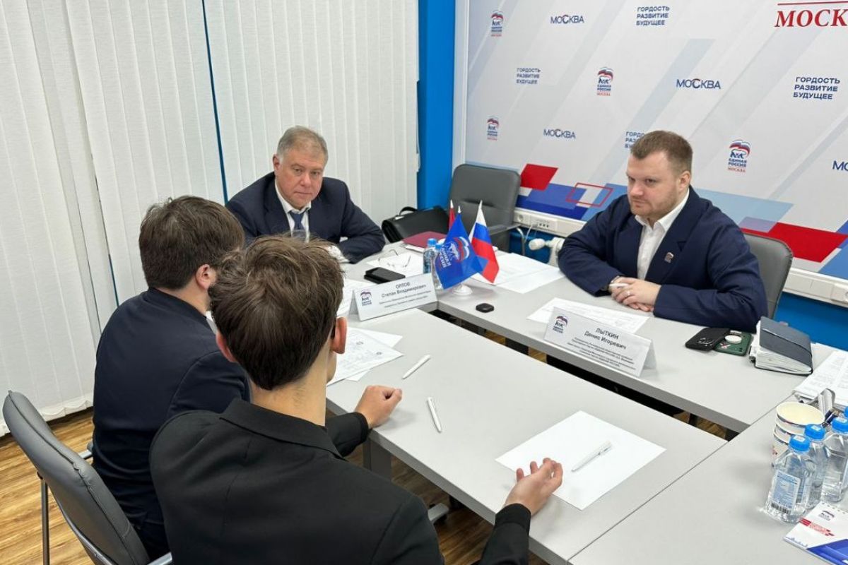 Благоустройство, парковки и проблемы с домовым оборудованием: Степан Орлов провел прием граждан по вопросам ЖКХ