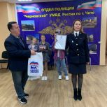 Единороссы поздравили сотрудников полиции с профессиональным праздником