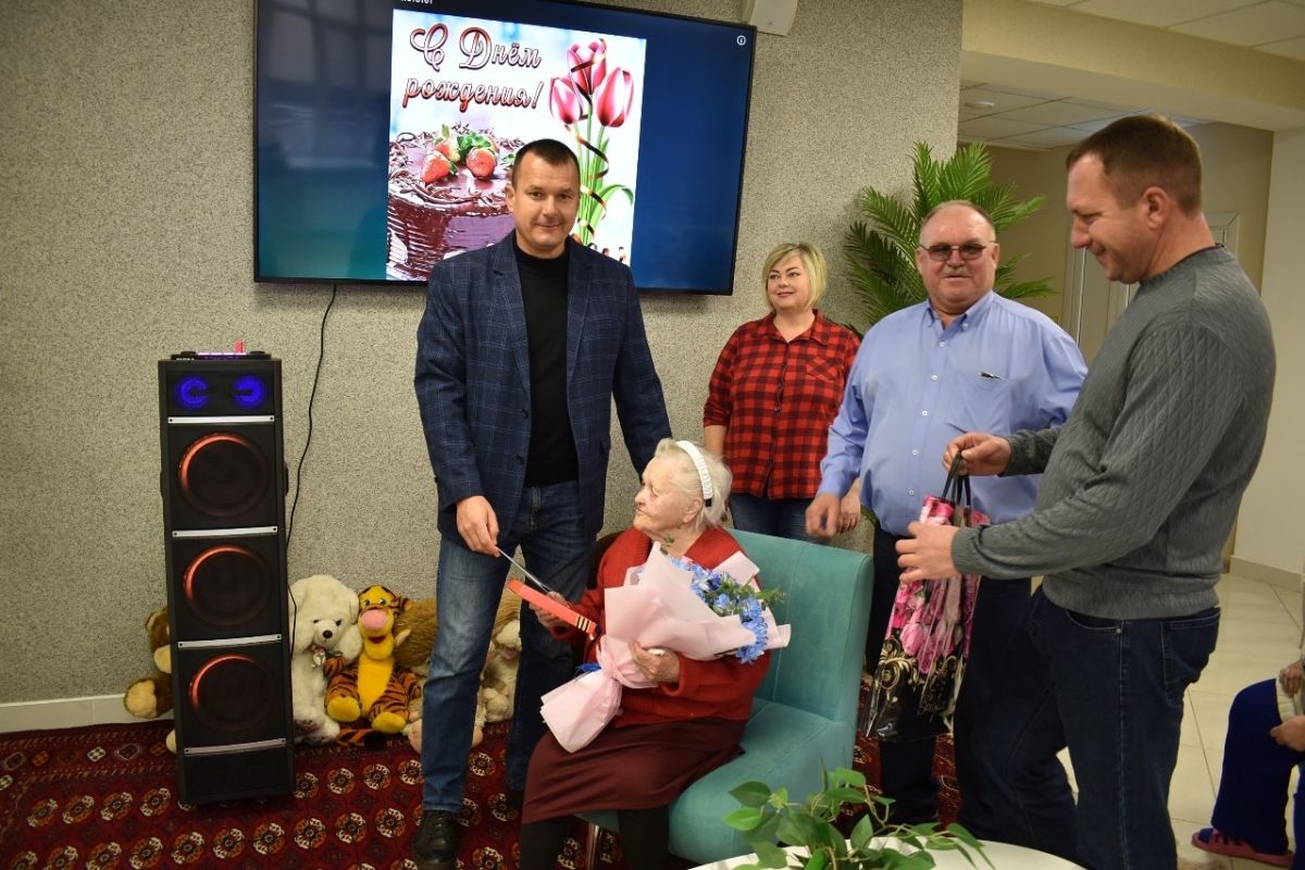 Единороссы Касимовского округа поздравили долгожительниц с днем рождения