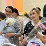 Барнаульские единороссы накануне Дня матери пришли с подарками в Родильный дом №2